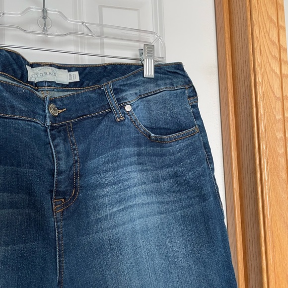 Torrid Girlfriend Style Jeans Size 18R Dark Wash - Picture 2 of 9